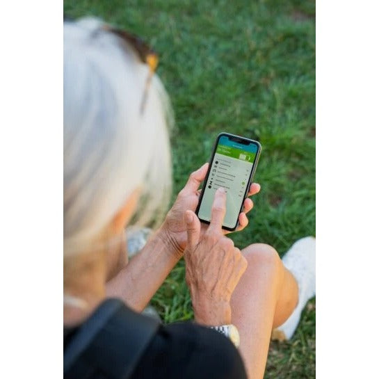 Concentratore DeVilbiss iGo2 con app SmartLink O2 sullo smartphone