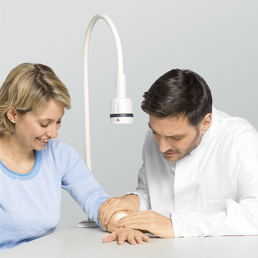 Lampada da visita HEINE EL 3 LED con morsetto da tavolo J-008.27.013