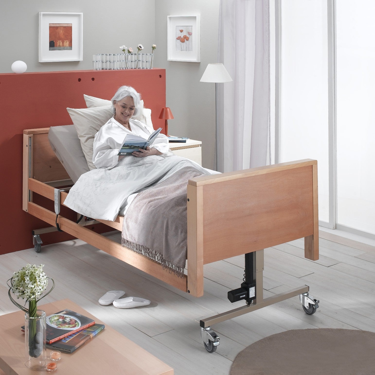 Letto da degenza elettrico Haydn - Elevabile in altezza + Asta sollevamalati