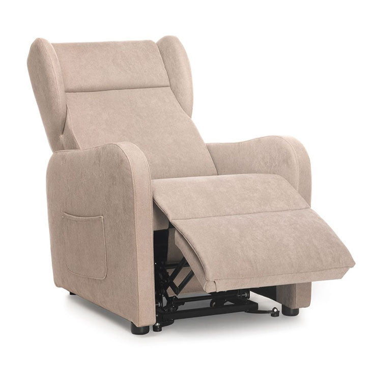 POSIZIONE RELAX Massima estensione di pediera e schienale con regolazione multipla per maggiore comfort